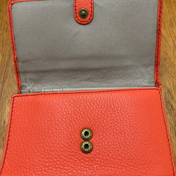 Fossil Womens Small 1954 Vintage Leather Trifold Wallet in Coral - Picture 4 of 10